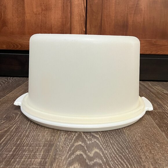 Tupperware 10” Cake Keeper - Picture 1 of 11